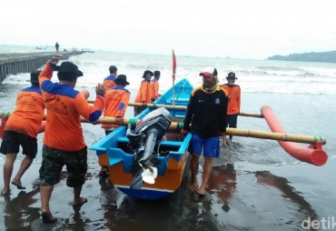 Operasi pencarian wisatawan yang hilang di Pantai Teluk Penyu, Cilacap