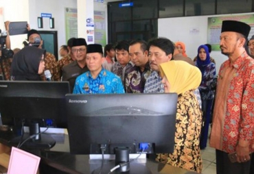 launching perizinan online (e- Perizinan) di Kantor DPM-PTSP Kota Bengkulu, Jumat (11/8/2017).