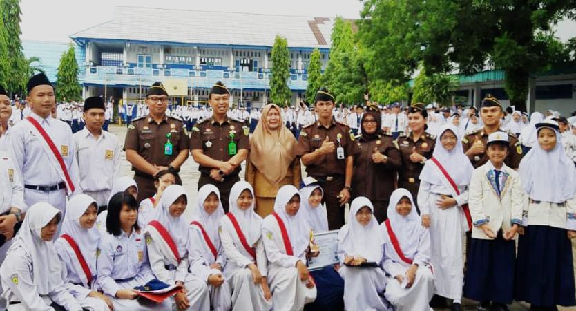 Kejari Gelar Binmatkum ke Sekolah