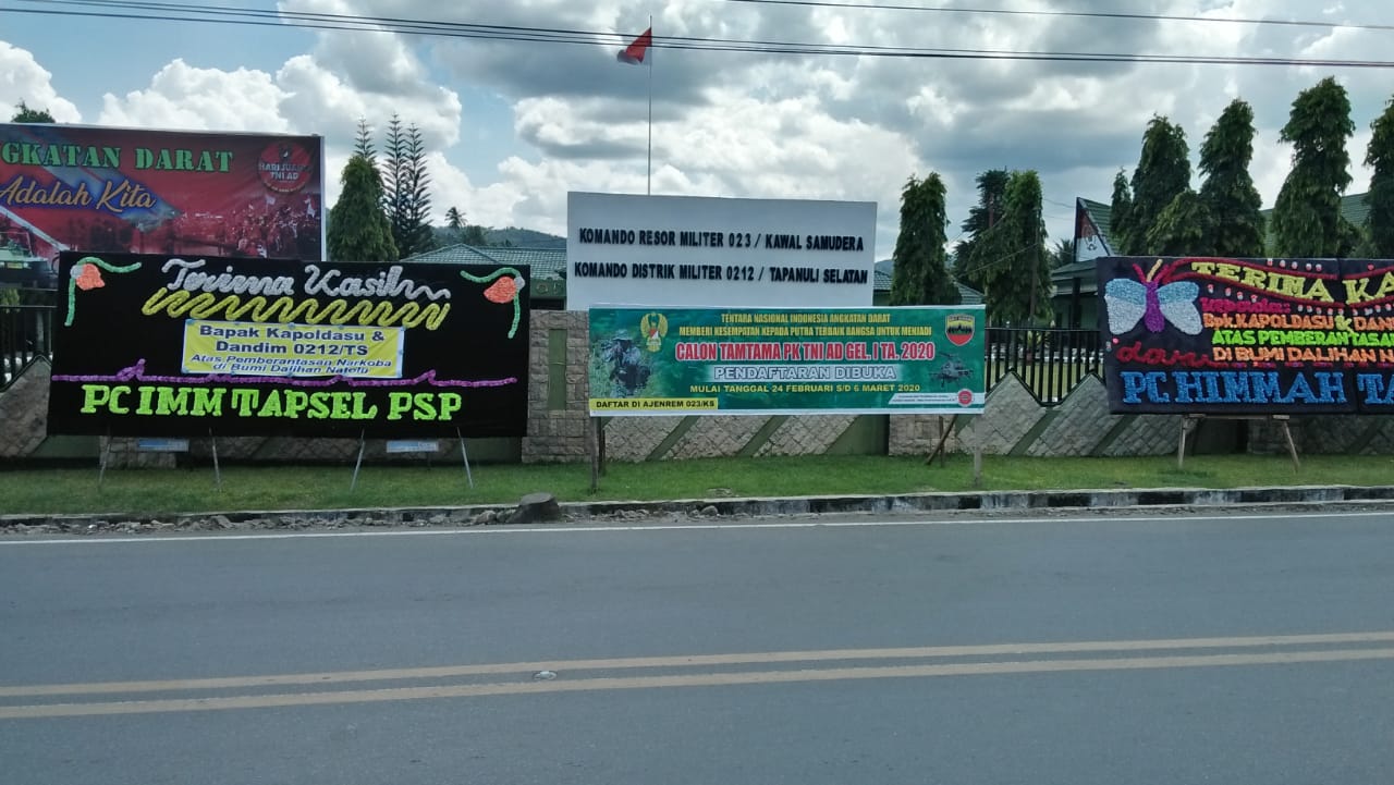 Apresiasi Kinerja Kapolda dan Dandim Masyarakat Ucapkan Selamat Lewat Papan Bunga