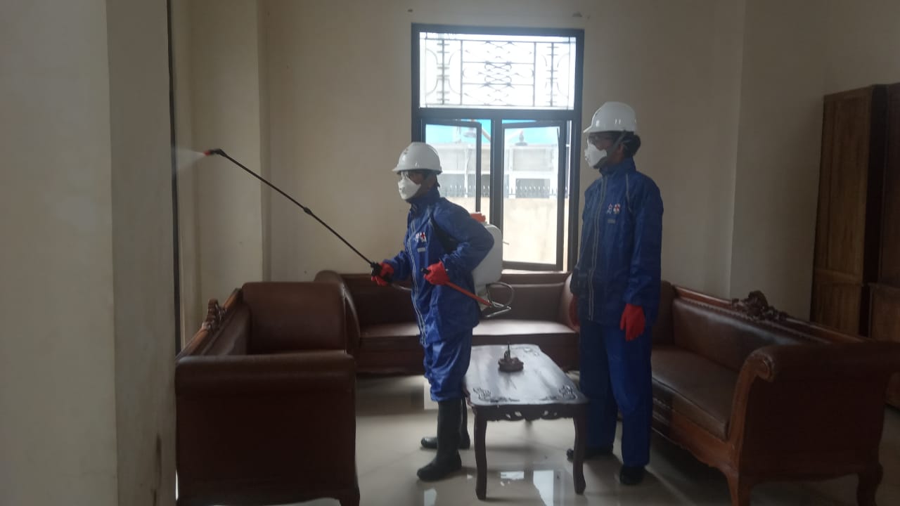 Antisipasi Corona PMI Bengkulu Semprot Kantor Rumah Pengasingan Bung Karno
