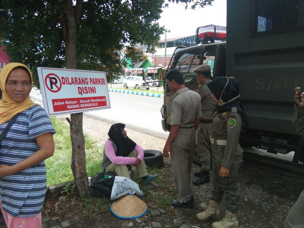 Satpol PP Gelar Sosialisasi dan Penertiban di Tiga Lokasi