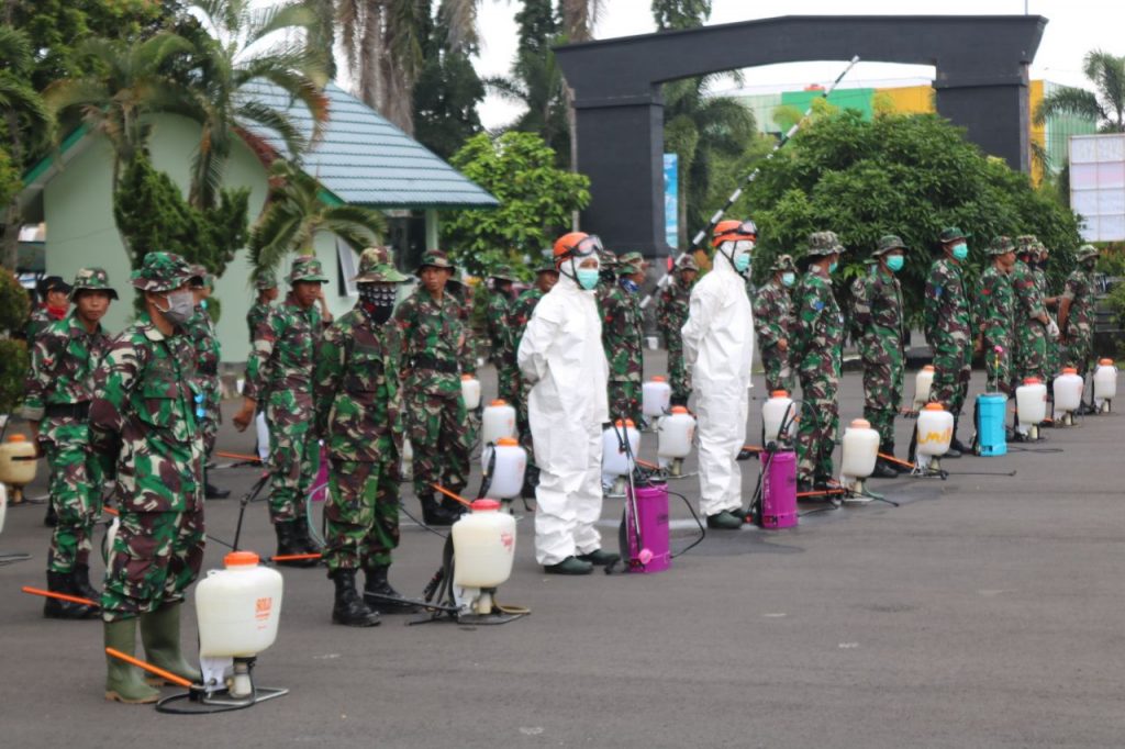 Damkar Bersinergi dengan Korem 041 Lakukan Pencegahan Covid-19