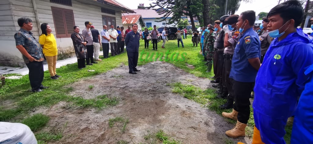 Tim Gustu Karo Lakukan Gelar Pasukan Penyemprotan Disinfektan