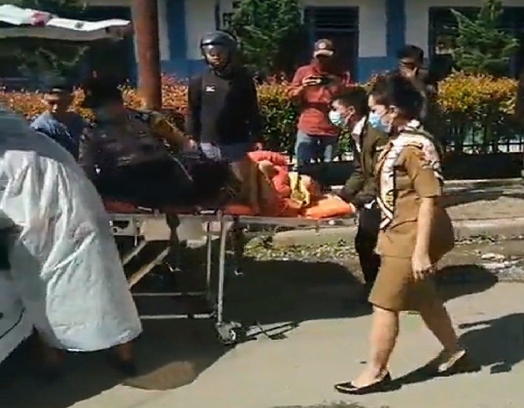 Wanita Tergeletak di Trotoar Jalan Perwira Brastagi