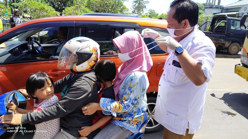 Gerindra Kembali Masker dan Semprot Disinfektan