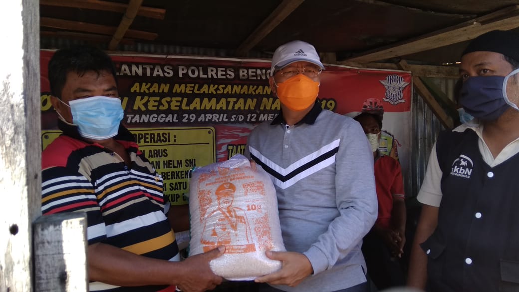 Salurkan Bantuan Beras Gubernur Rohidin Utamakan Masyarakat Menengah ke Bawah