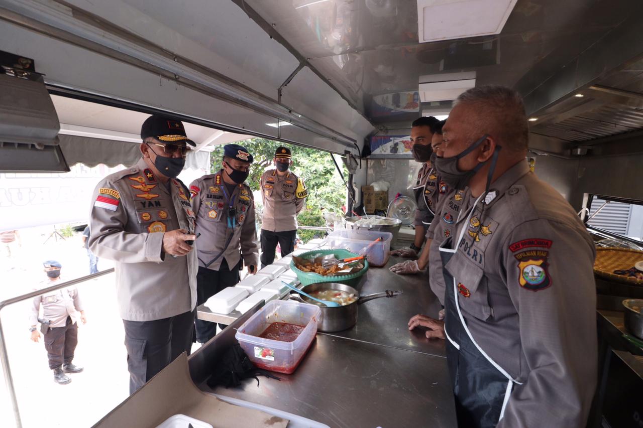 Ringankan Beban Masyarakat Polda Kepri dan TNI Dirikan Dapur Umum
