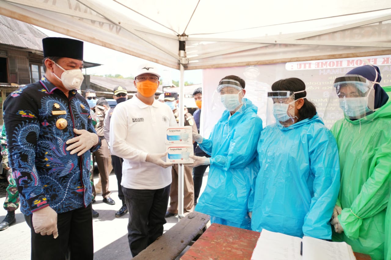 Bantuan APD Gubernur Rohidin Dorong Semangat Petugas Perbatasan 