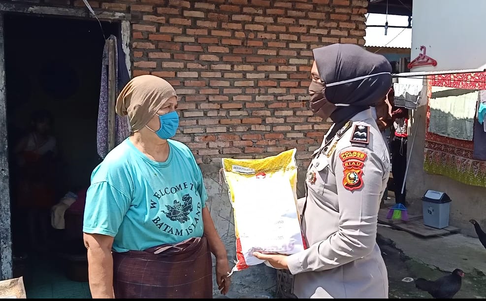 Bhayangkari Kampar Kembali Bagi Sembako 
