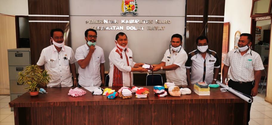 Bupati Karo Ditribusikan masker dan Brosur di Dolat Rakyat 