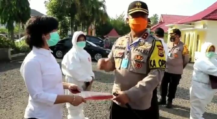 Polda Bengkulu Berikan 21 Piagam Penghargaan Kepada Petugas Medis