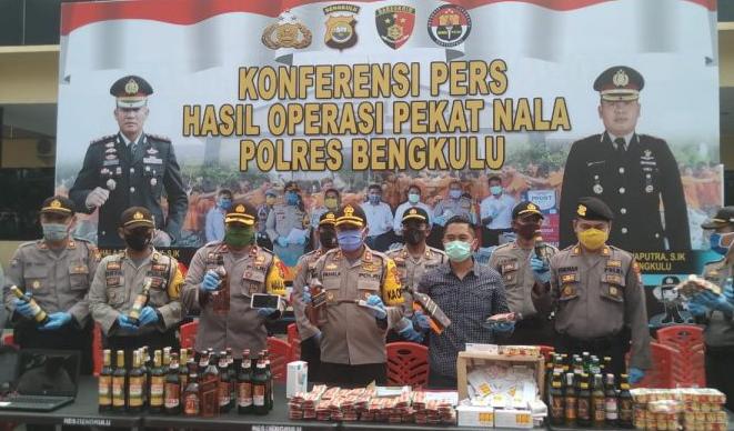 Ops Pekat 1 Polres Bengkulu Amankan Ribuan Liter Miras dan Obat-obatan
