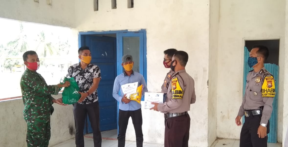 Polsek Kaur Selatan Bagikan 500 Masker