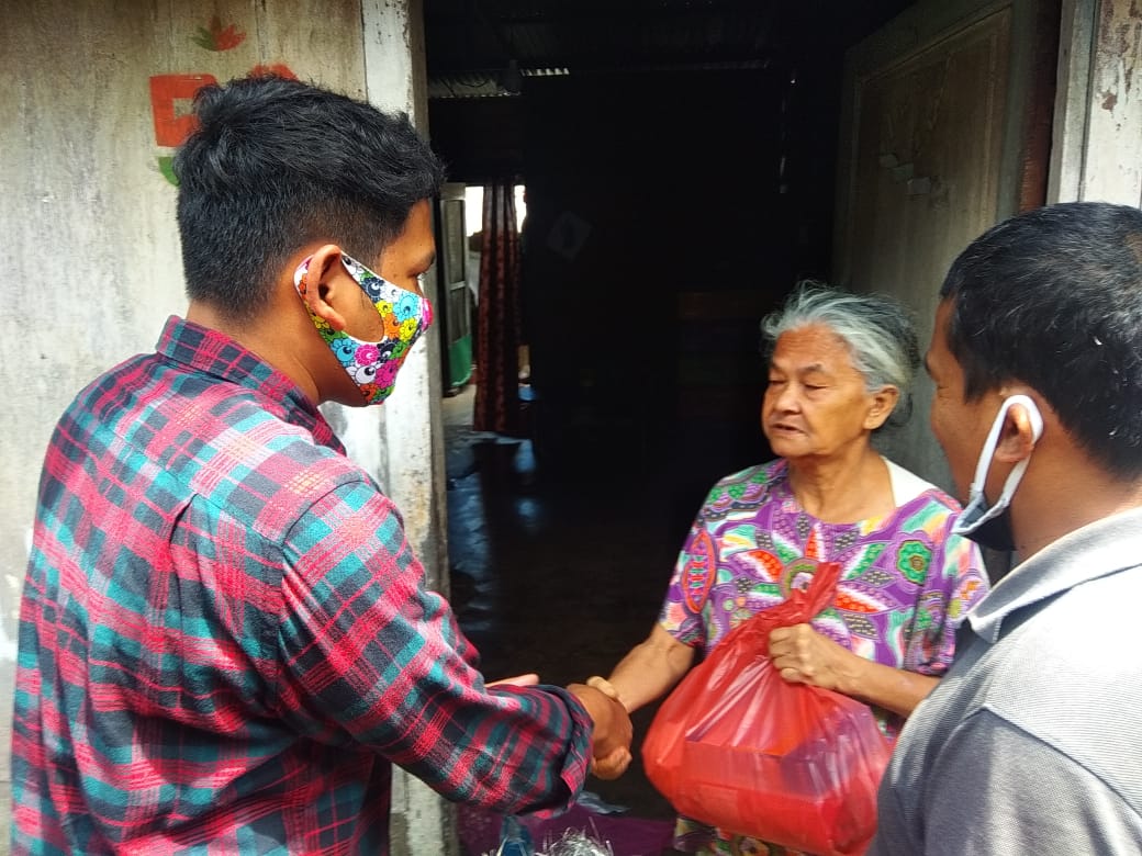 Peduli Sesama Agya Reynold Beri Bantuan Para Lansia