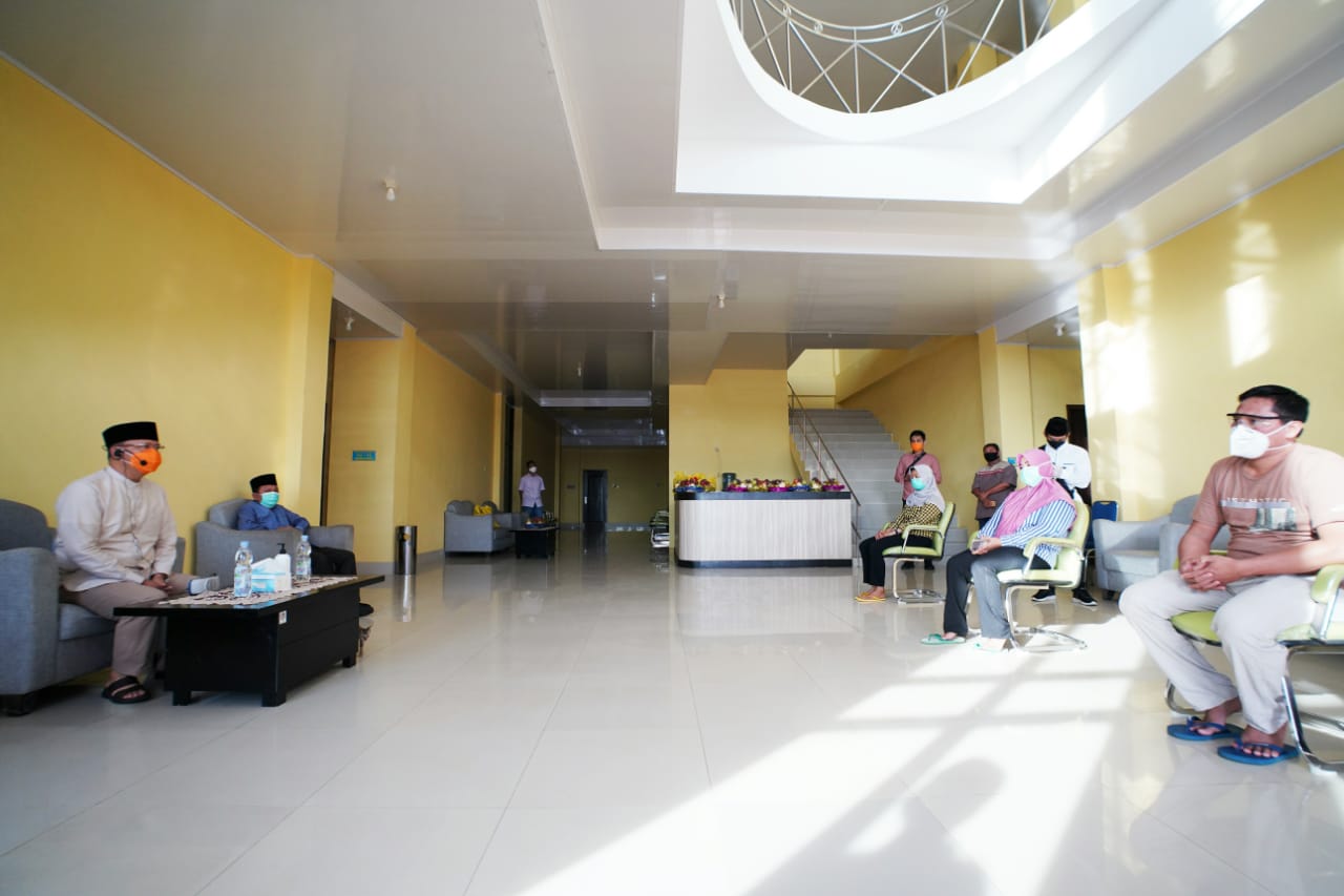 Gubernur Rohidin Lebaran Bareng Tenaga Medis Pejuang Covid-19