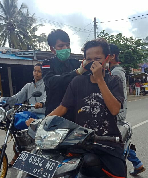 Community Black Coffee Together Bagi-bagi Masker di Mukomuko