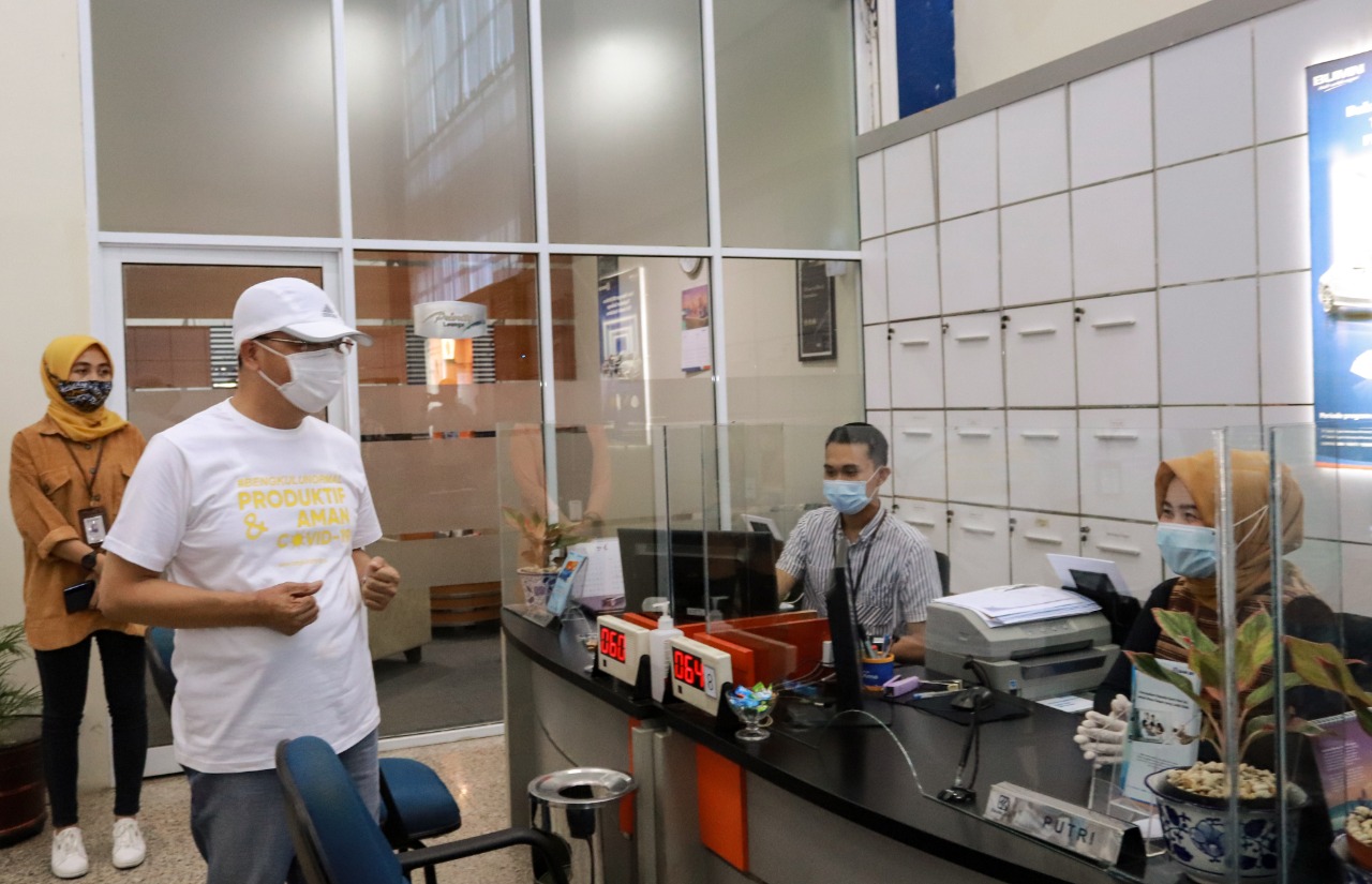 Ciptakan Kenyamanan Gubernur Rohidin Minta Perbankan Disiplin Terapkan Protokol Kesehatan