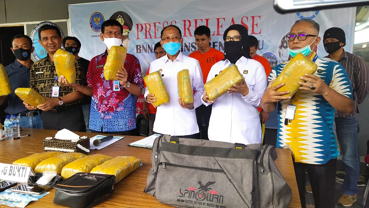 BNNP Bengkulu Ungkap Peredaran Gelap 12 Kg Ganja dan 50 Gram Shabu