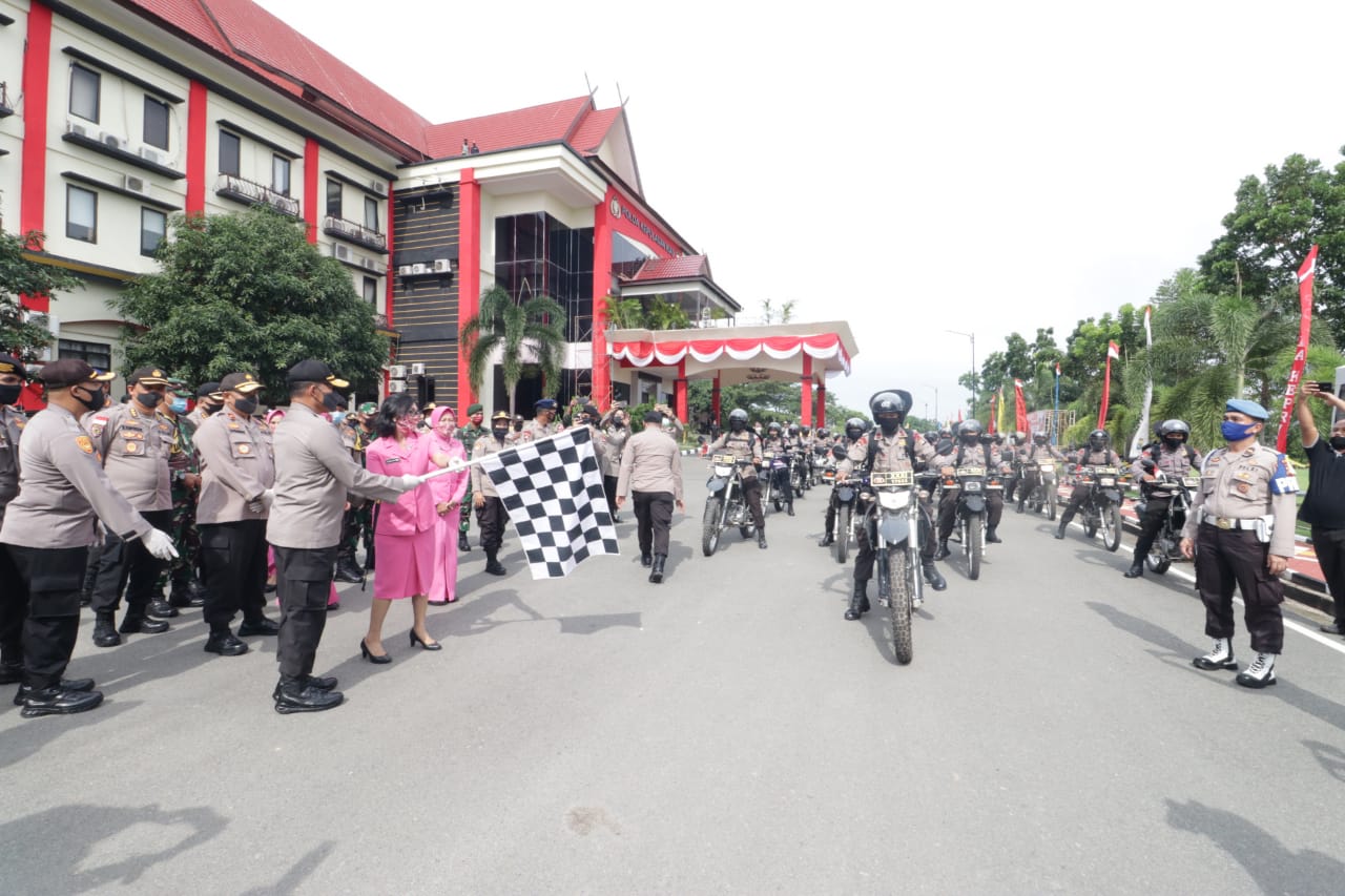 Pembagian Sembako Kapolda Kepri Lepas Personil TNI-Polri