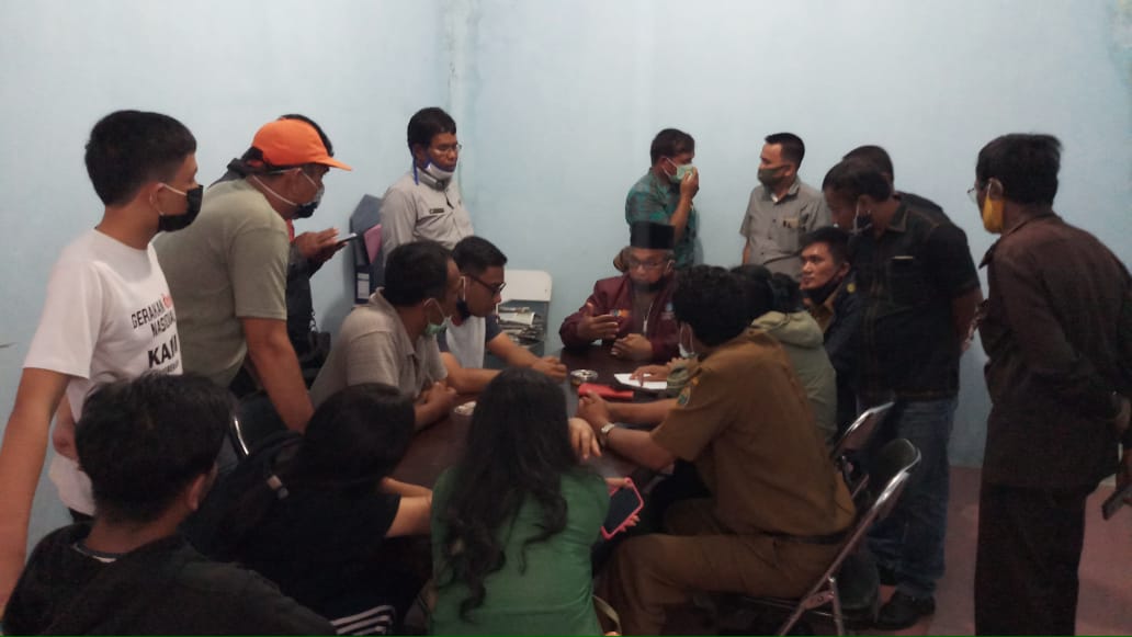 Wali Murid dan Siswa Gruduk Cabdin Disdik Provinsi di Karo