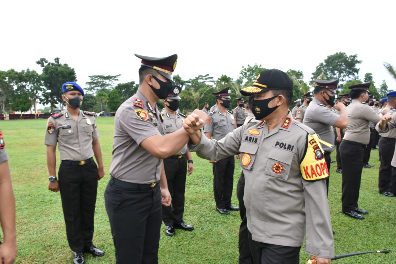 382 Personil Jajaran Polda Kepri Naik Pangkat