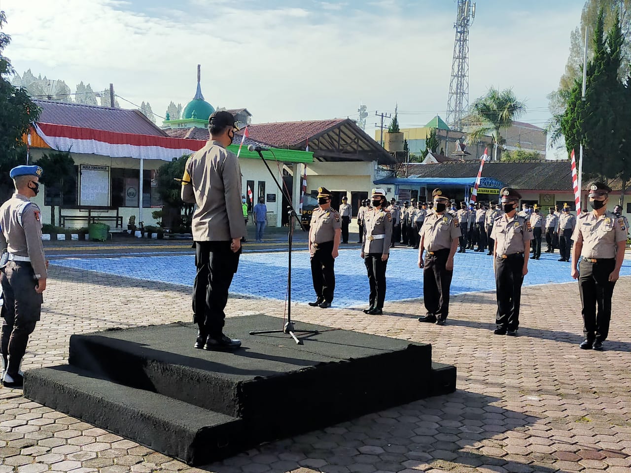 Kapolres Tanah Karo Pimpin Upacara Kenaikan Pangkat 26 Personil