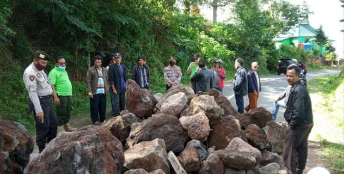 Jalan Air Terjun Sipiso-piso Ditutup OTK Kadis Pariwisata Akan Lapor Polisi