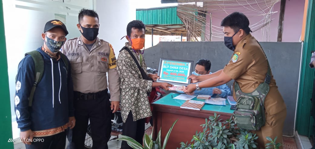 Pemdes Padang Kedeper Salurkan BLT-DD kepada 20 KK