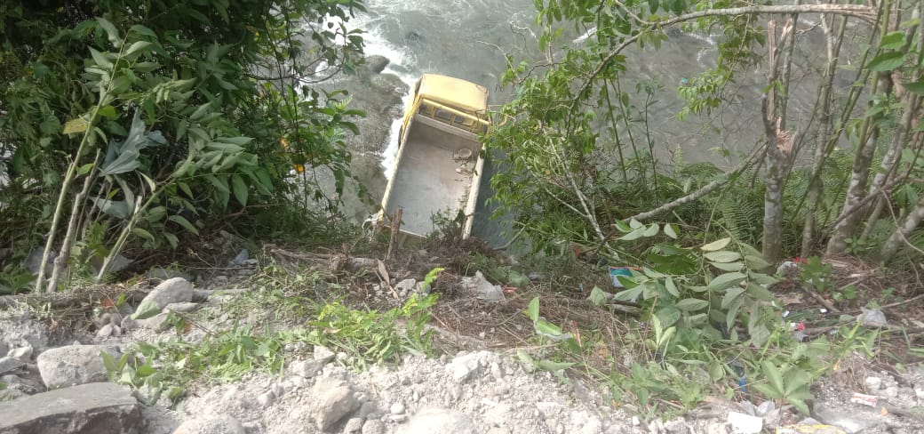 Laka Tunggal di Desa Lubuk Sini Truk Terjun ke Sungai 