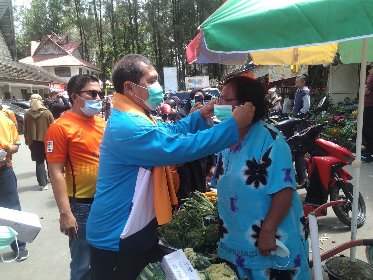Tinjau Taman Menjuah Juah Bupati Karo Marah Saat Pelaku Usaha Tak Patuhi Protap Covid-19