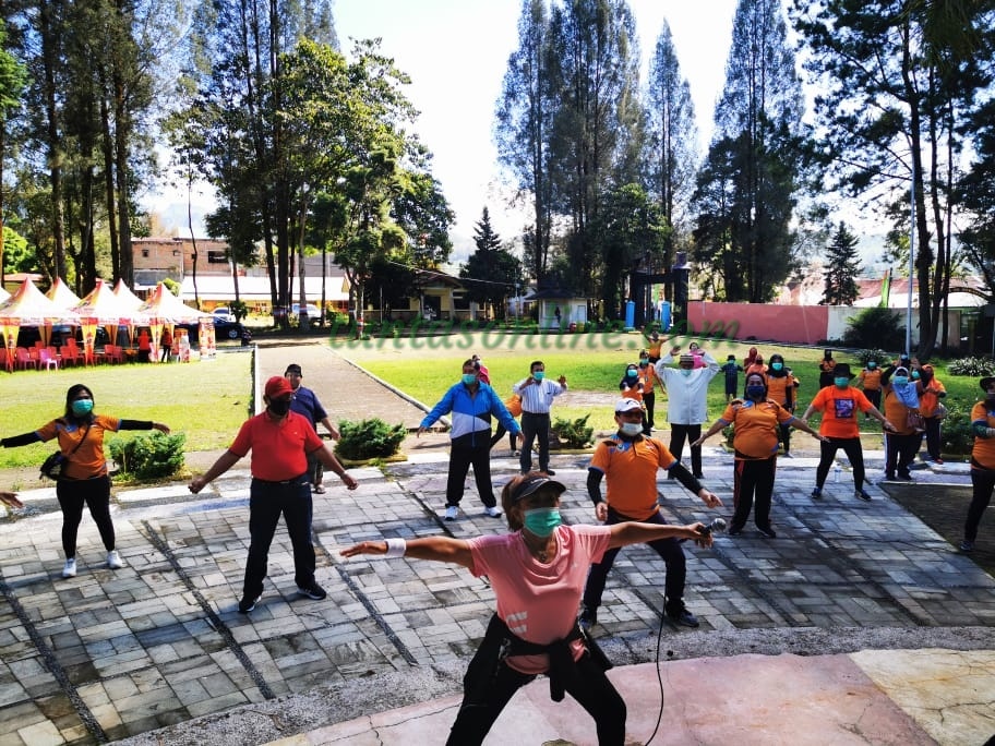 Bupati Bersama Ketua DPRD Karo Ikuti Olahraga Senam Sehat