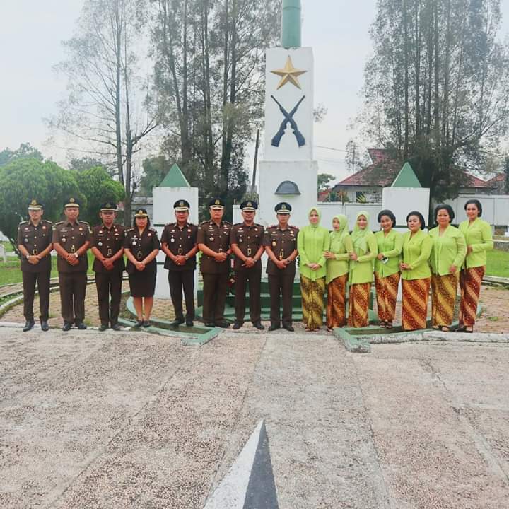 HBA ke-60 Kejari Karo Ziarah ke Taman Makam Pahlawan