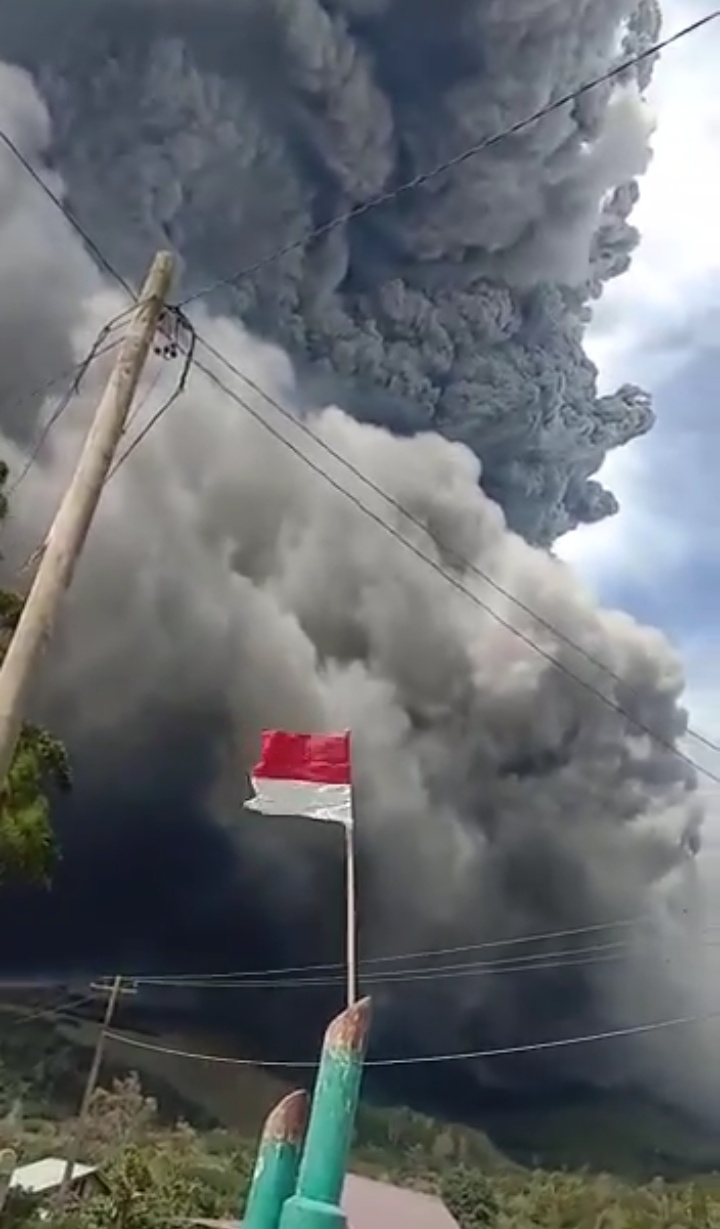 Erupsi Sinabung Menggempur Tinggi Kolom Debu 5000 M