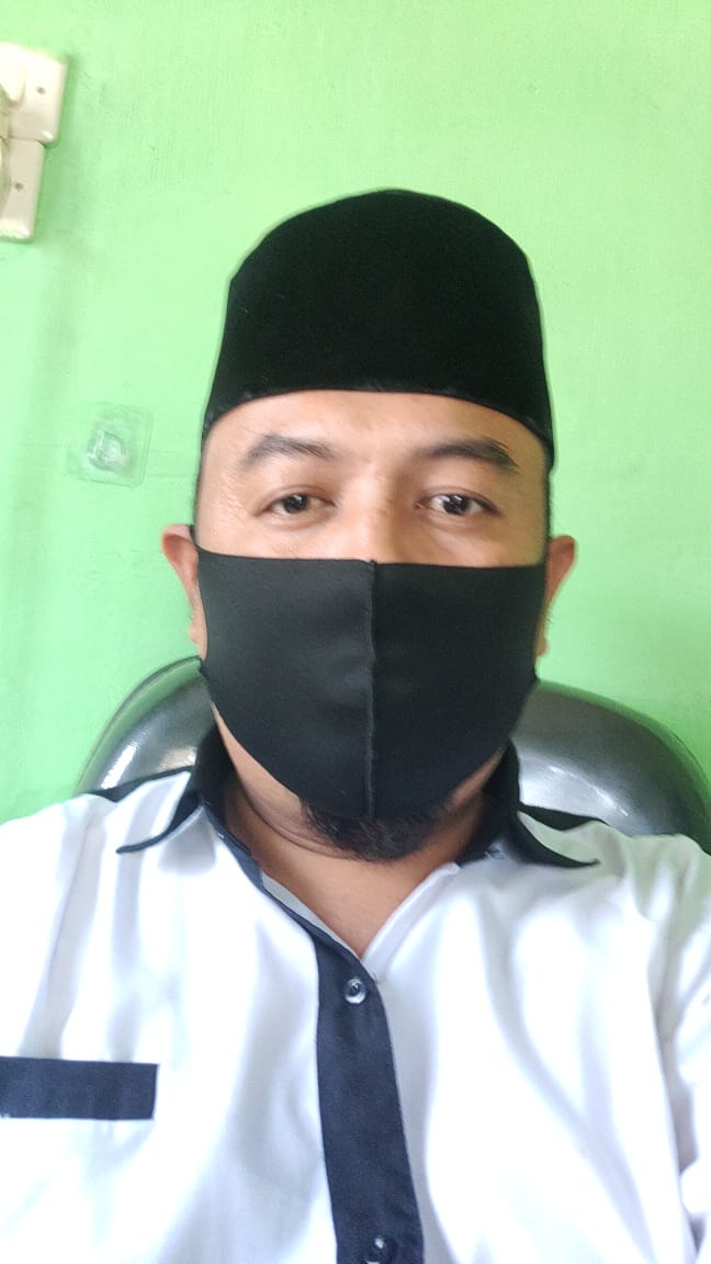 Kepala Kantor Urusan Agama Kecamatan Taba Penanjung Bambang