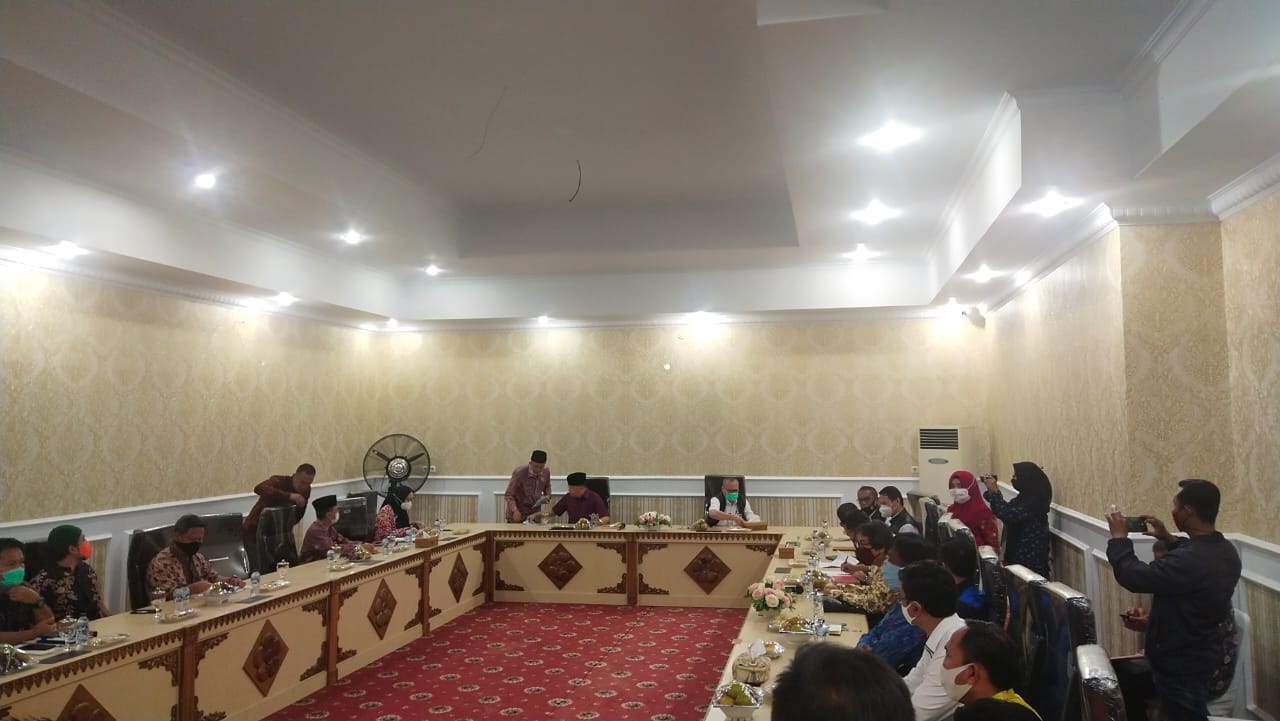 Rapat Bersama Irjen ESDM Gubernur Rohidin Pastikan Pembangkit Listrik Bengkulu Ramah Lingkungan