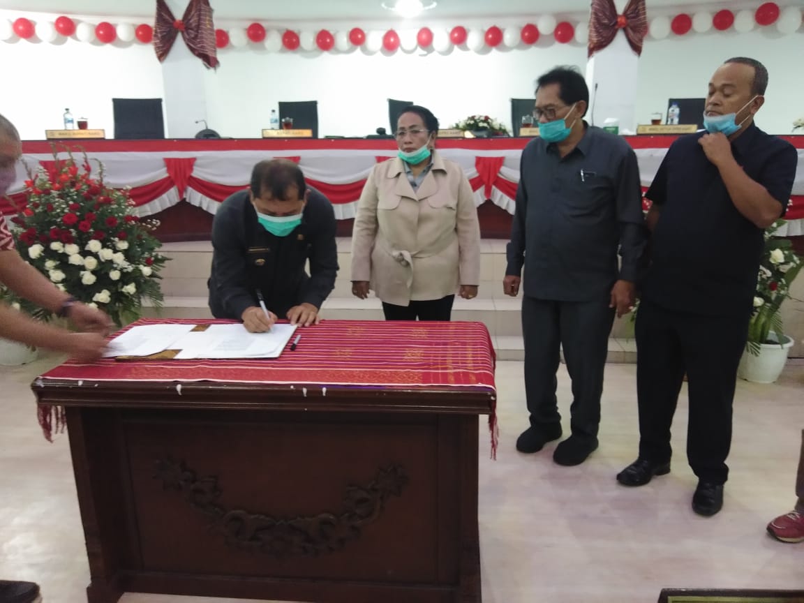 Delapan Fraksi Di DPRD Karo Sahkan LKPJ
