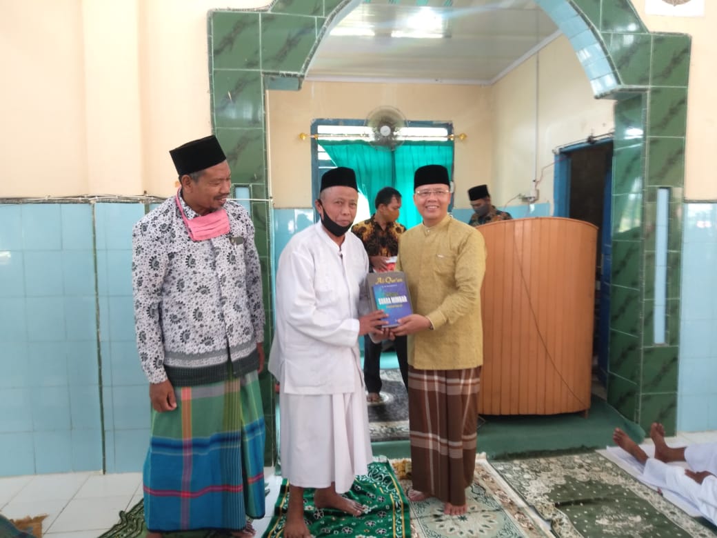 Kunjungi Desa Marga Sakti Gubernur Rohidin Isi Khutbah Jum'at dan Sosialisasi Pencegahan Covid-19