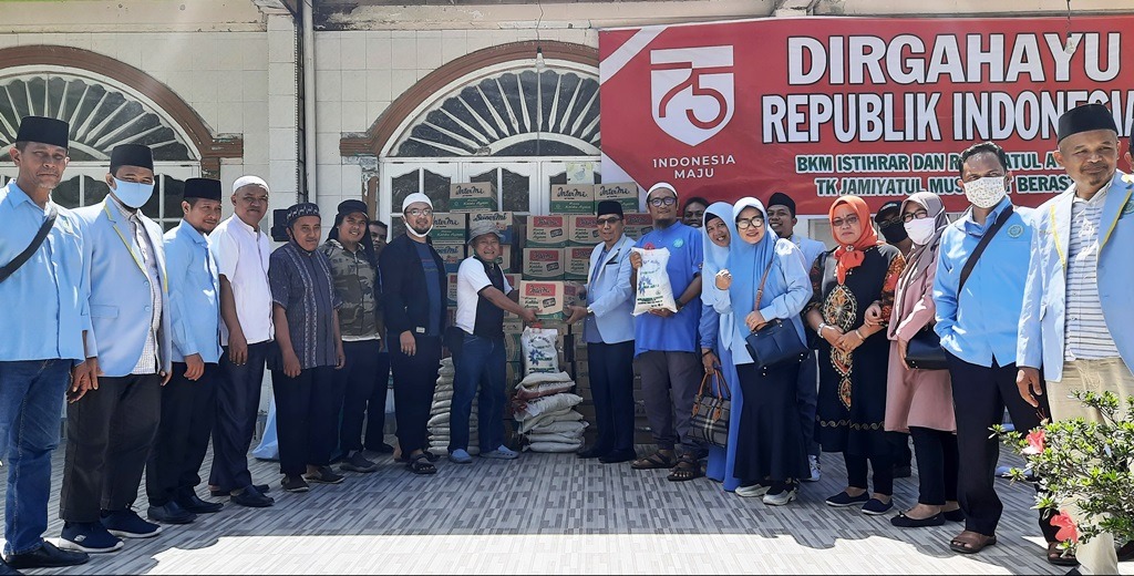 Pengurus BKPRMI Tiga Daerah Bantu Korban Sinabung