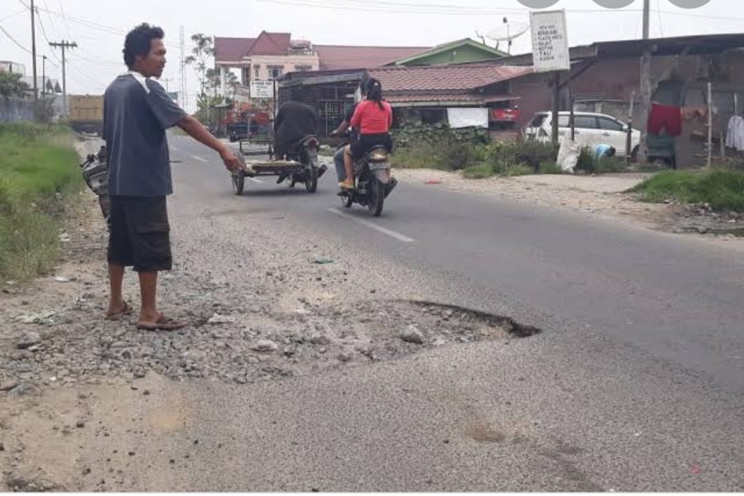 Jalur Alternatif Jalan Udara Ujung Menuju Desa Gurusinga Minim Perawatan
