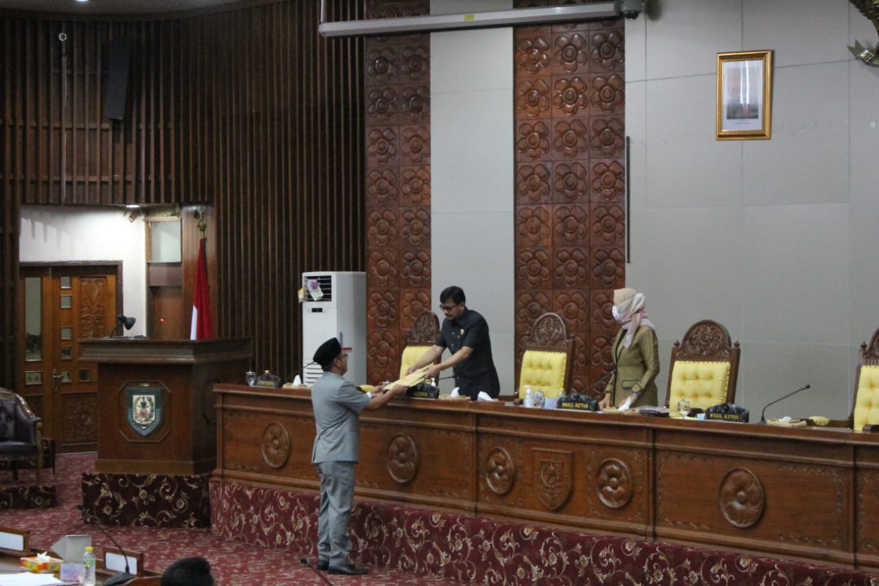 Rapat Paripurna Wagub Sampaikan Nota Penjelasan Tentang RAPBD-P