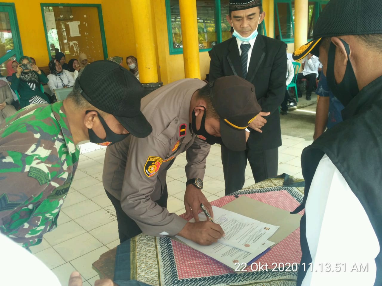Terapkan Prokes Pengukuhan Pokdarkamtibmas Bhayangkara Kedurang Berjalan Lancar