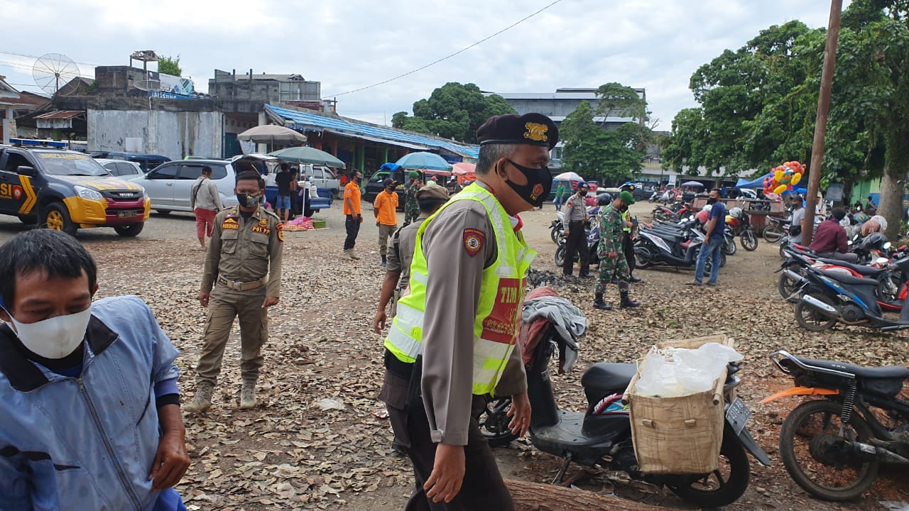 Ops Yustisi TNI/POLRI dan Satpol PP Himbau Masyarakat Patuhi Prokes