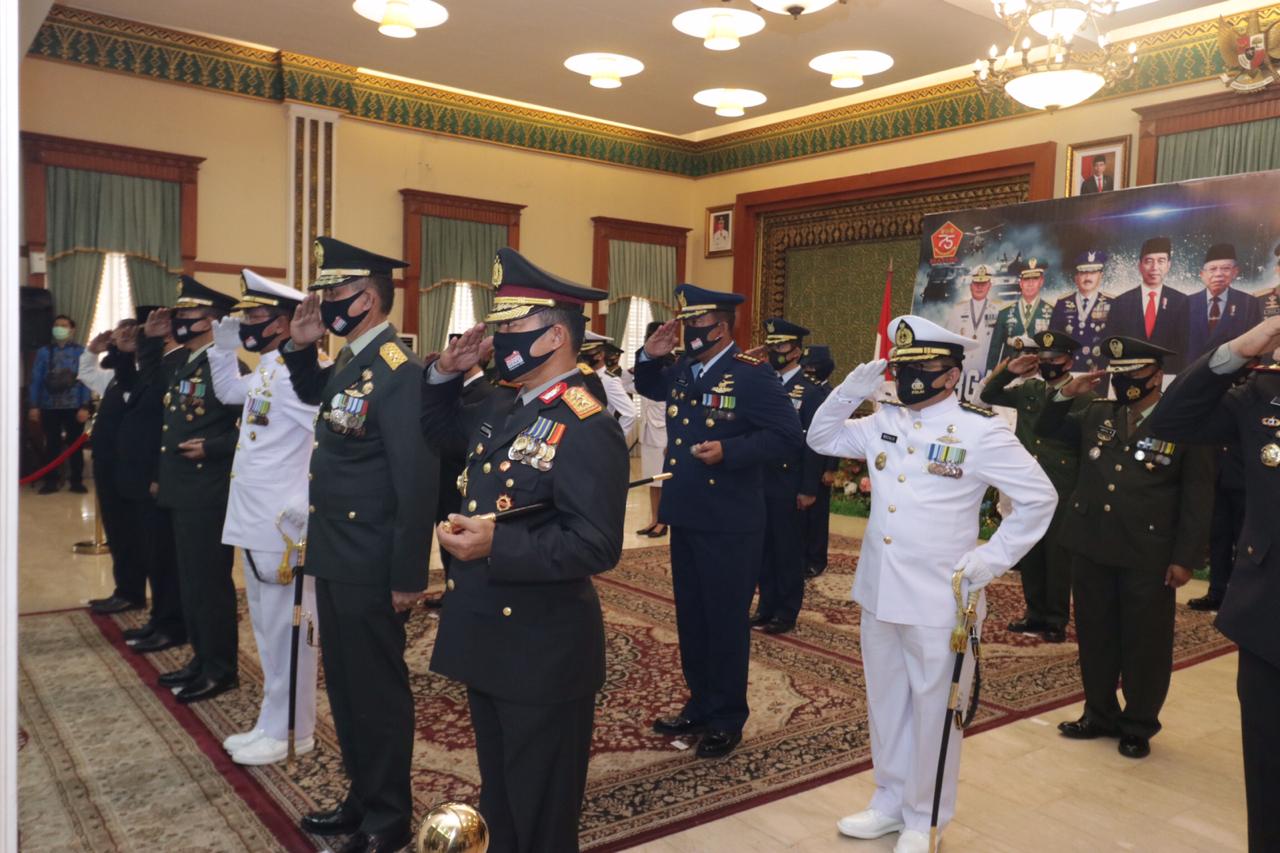 Kapolda Kepri Ikuti Upacara Virtual Dirgahayu TNI ke-75