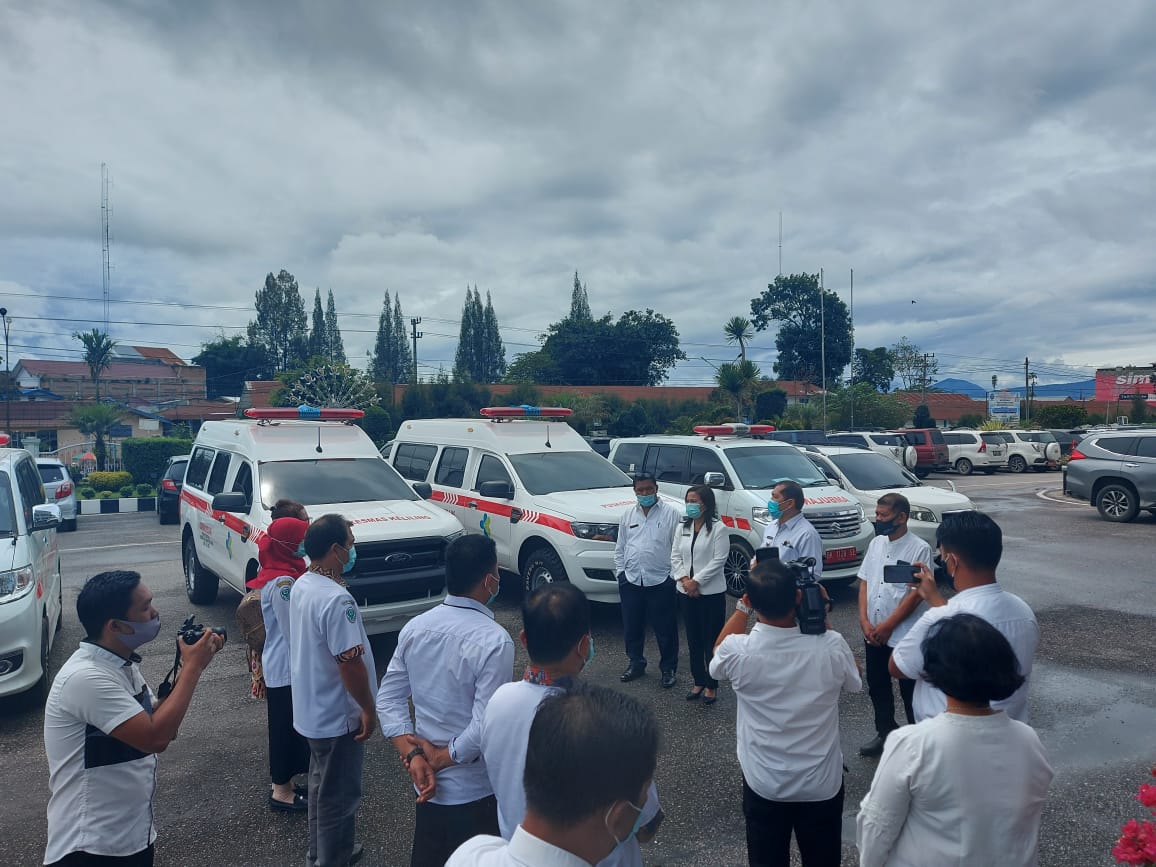 Pemkab Karo Terima 6 Unit Mobil Ambulans dari Kemenkes Pemkab Karo Terima 6 Unit Mobil Ambulans dari Kemenkes