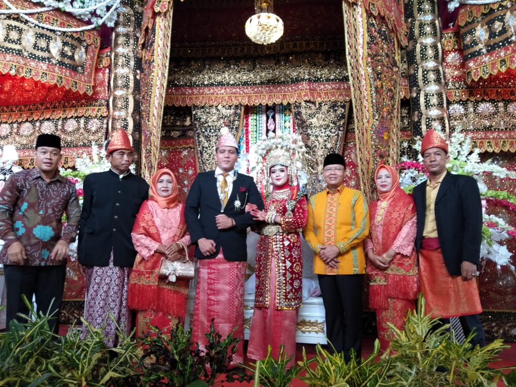 Ini Kunci Bahagia Pengantin Baru Ala Rohidin Mersyah
