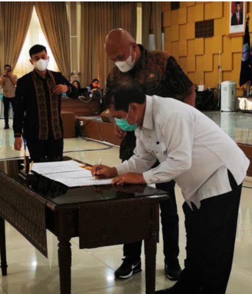 Bupati Karo Tandatangani Komitmen 5 M Bersama Gubsu