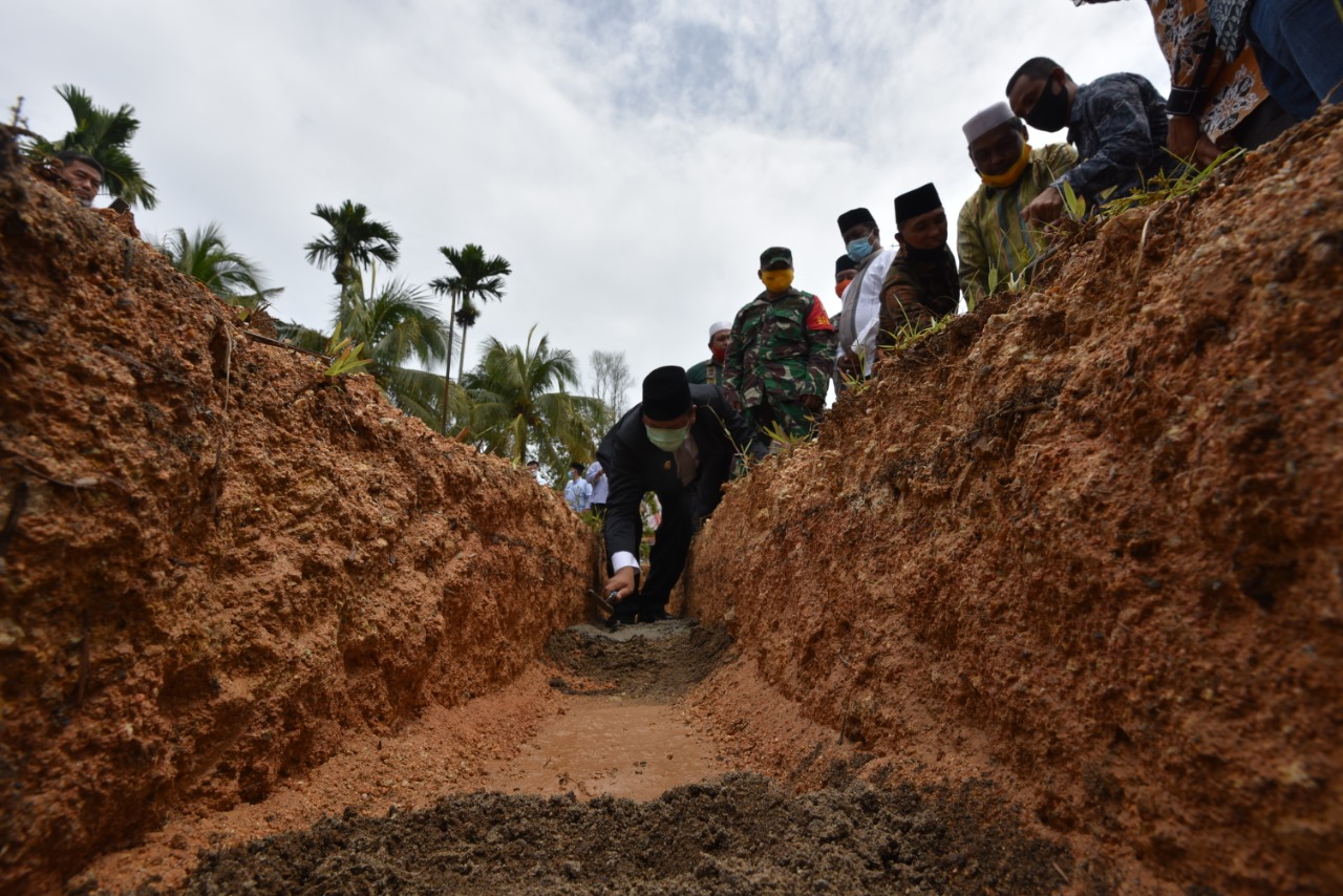 Walikota Padangsidimpuan Letakan Batu Pertama Pembangunan Masjid Al Ikhwanul Husna