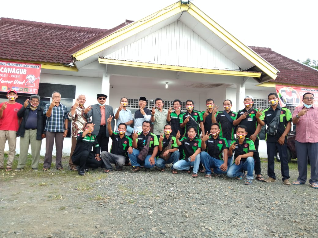 Berbasis Ribuan Massa Masyarakat Lintas Komunitas Nyatakan Dukung Rohidin-Rosjonsyah