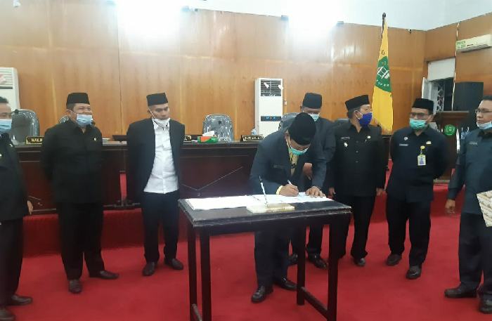 DPRD Padangsidimpuan Sahkan APBD 2021 dan 5 Raperda